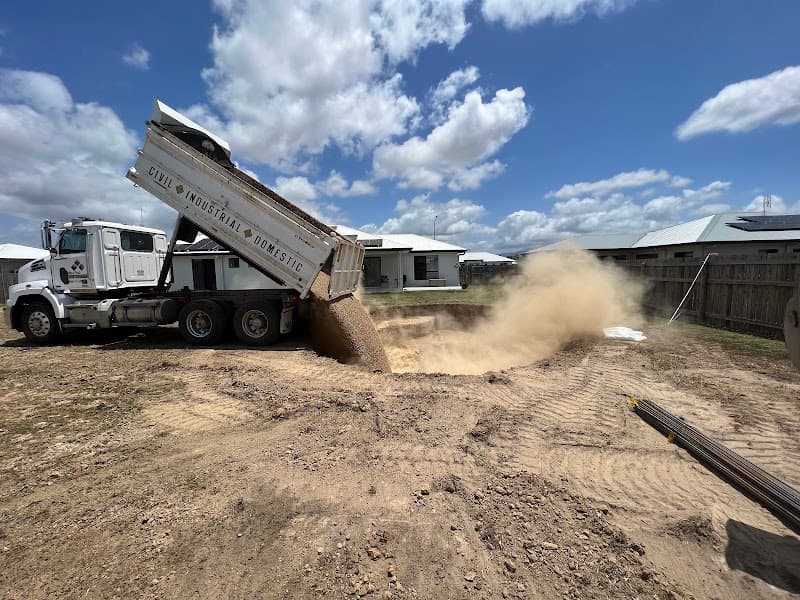 Mick Poole Earthworks demolition work in Deeragun