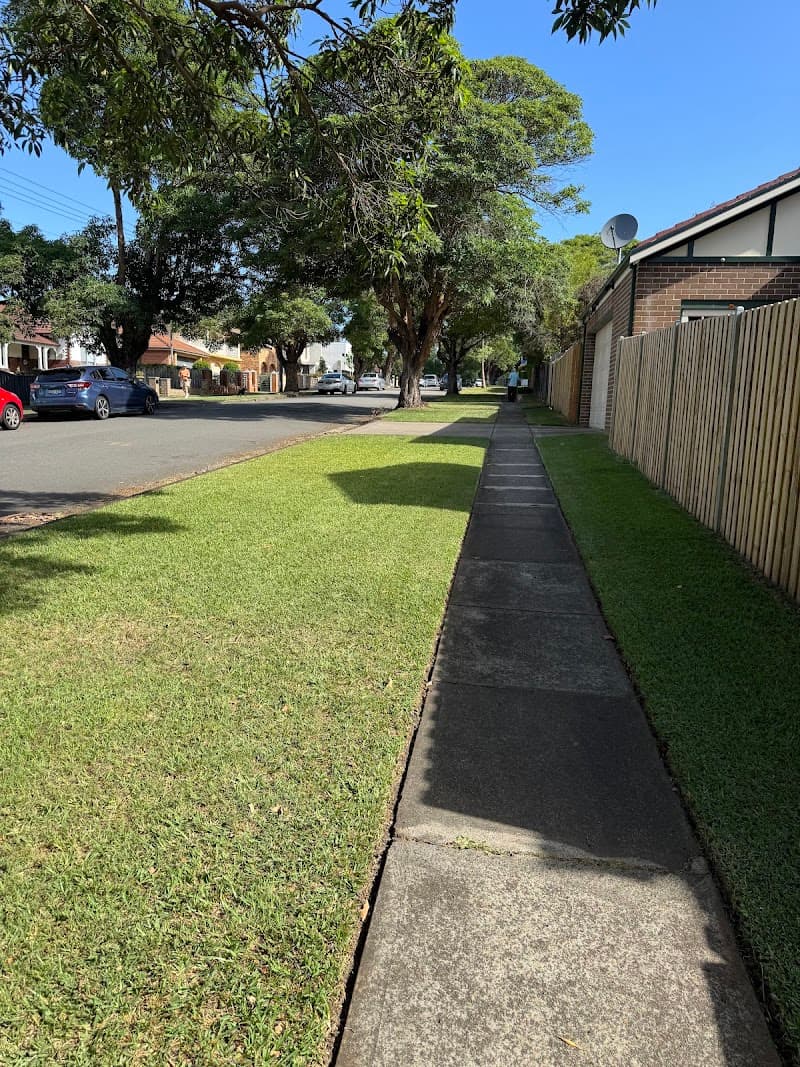 Midas Mowing lawn care work in Drummoyne