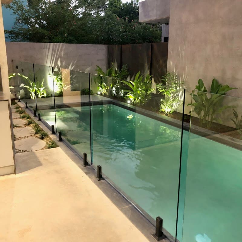 Modern Glass And Aluminium fencing work in Manunda