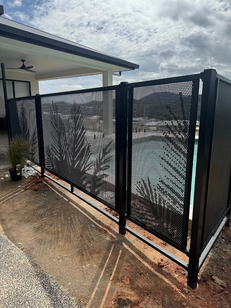 Modern Glass And Aluminium fencing work in Manunda