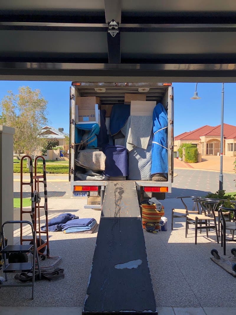 Moving On Removals removalist work in East Rockingham