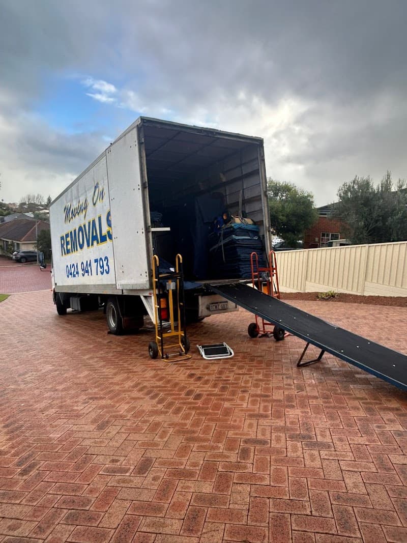 Moving On Removals removalist work in East Rockingham