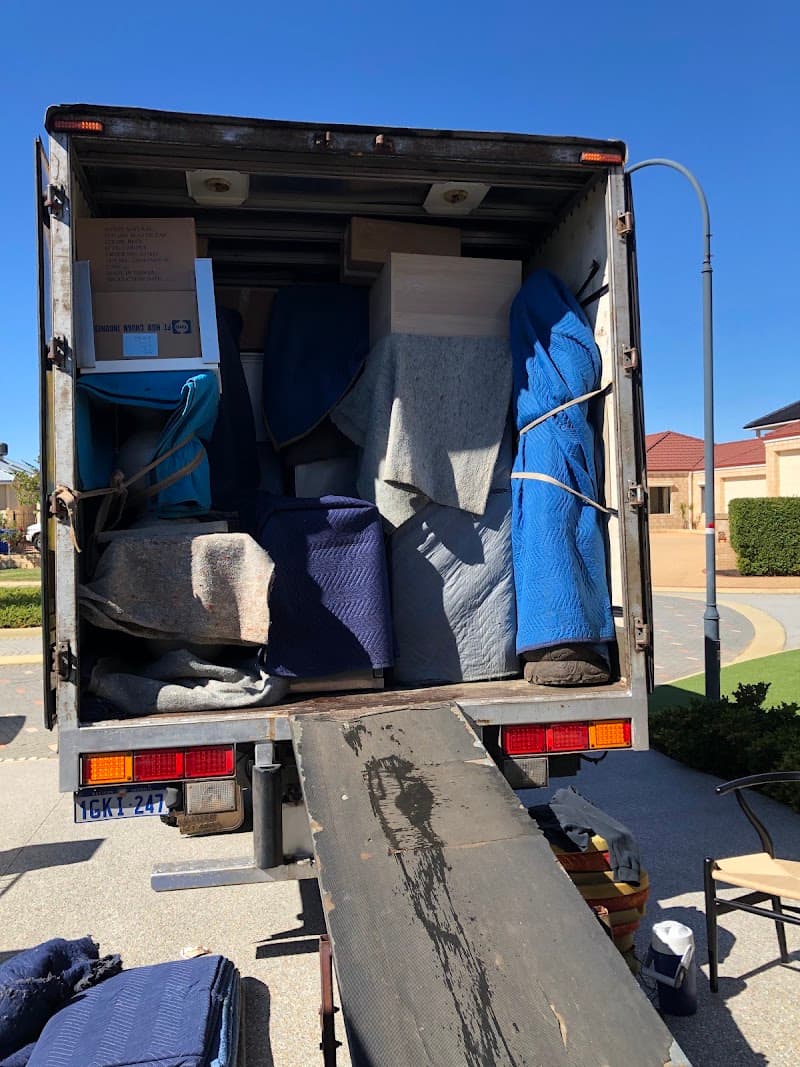 Moving On Removals removalist work in East Rockingham
