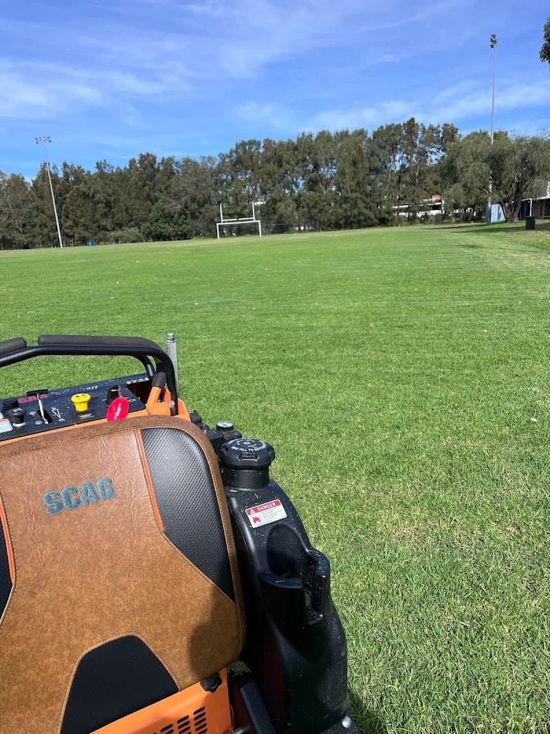 MOWING PRO lawn care work in Miranda