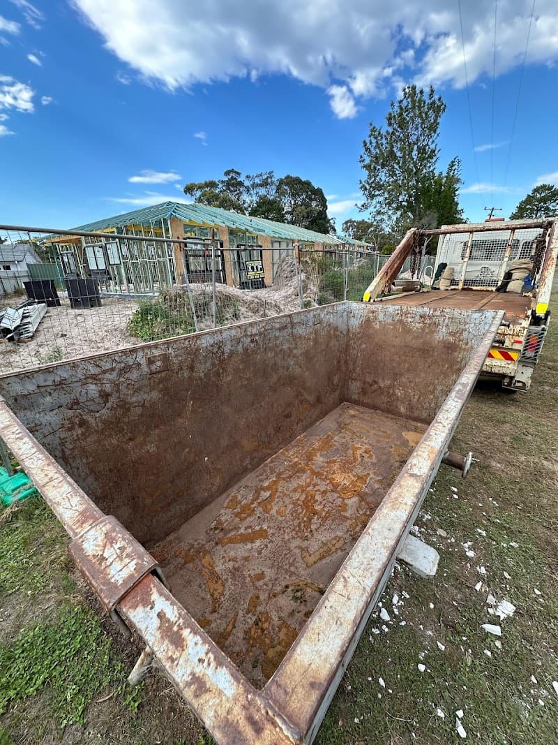 Mr skips rubbish removal work in West Gosford