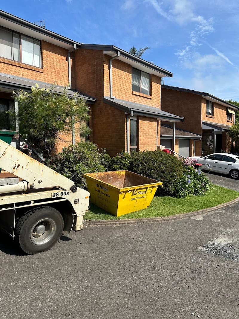 Mr skips rubbish removal work in West Gosford