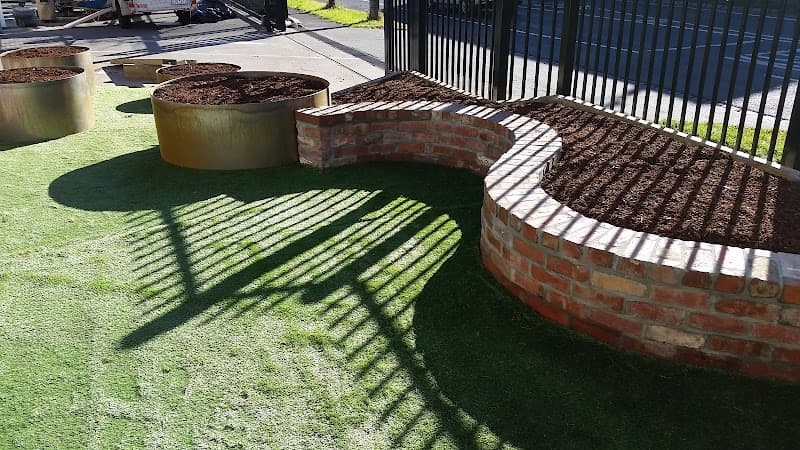Natural Gardeners gardening work in East Geelong