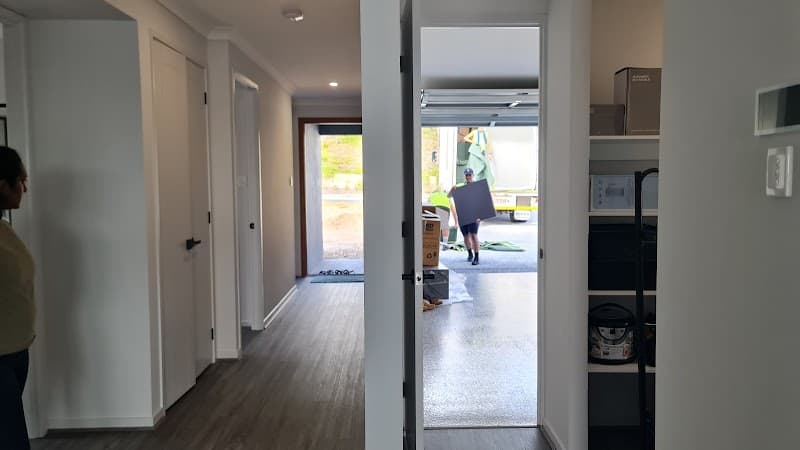 New Way In Removals removalist work in Bellbird Park