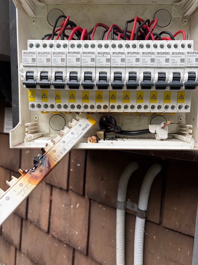 Newcastle Emergency Electrical electrician work in Mayfield East
