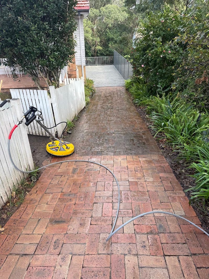 Newcastle Wash Rite gutter cleaning work in New Lambton