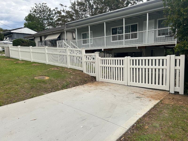Noreast PVC Fencing and Gates fencing work in Bateau Bay