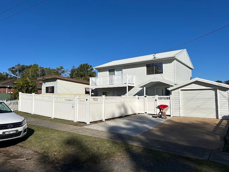 Noreast PVC Fencing and Gates fencing work in Bateau Bay