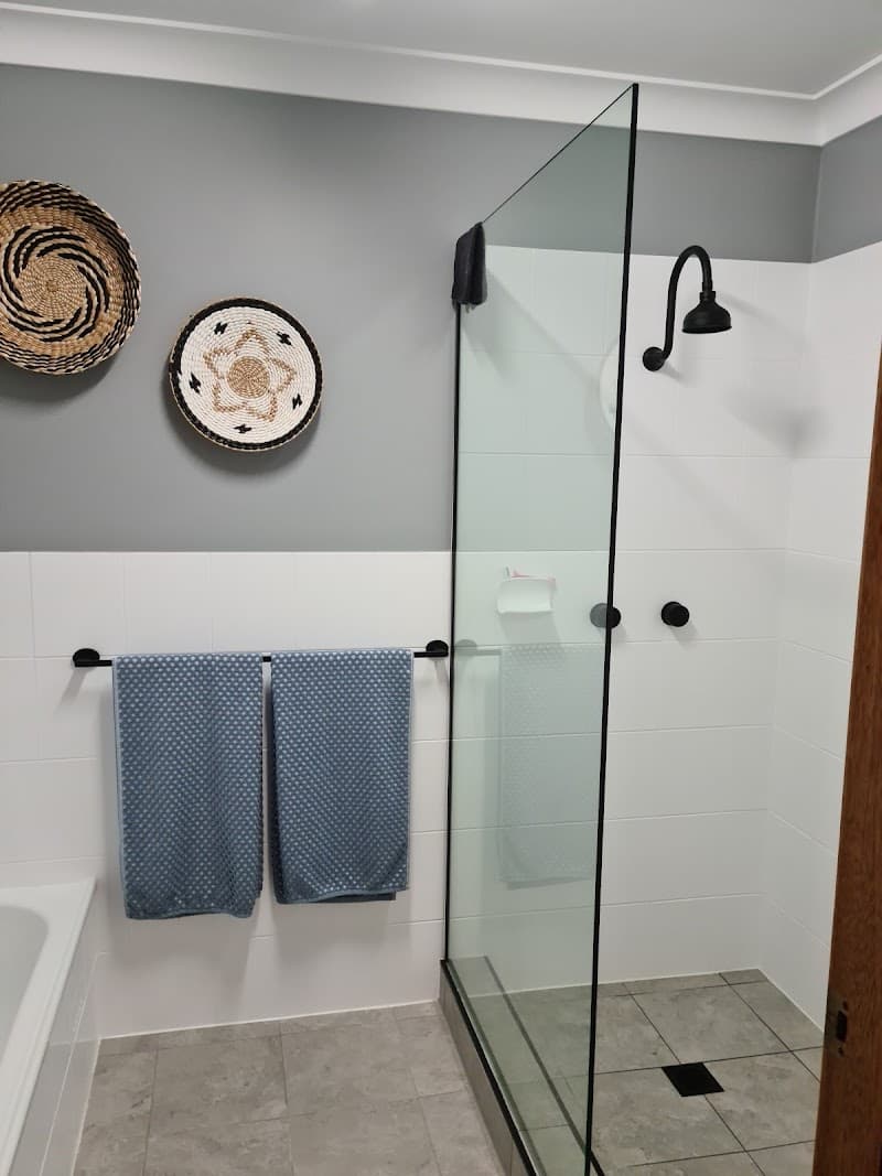 NORTH HAVEN GLASS AND SCREENS glass & glazier work in North Haven