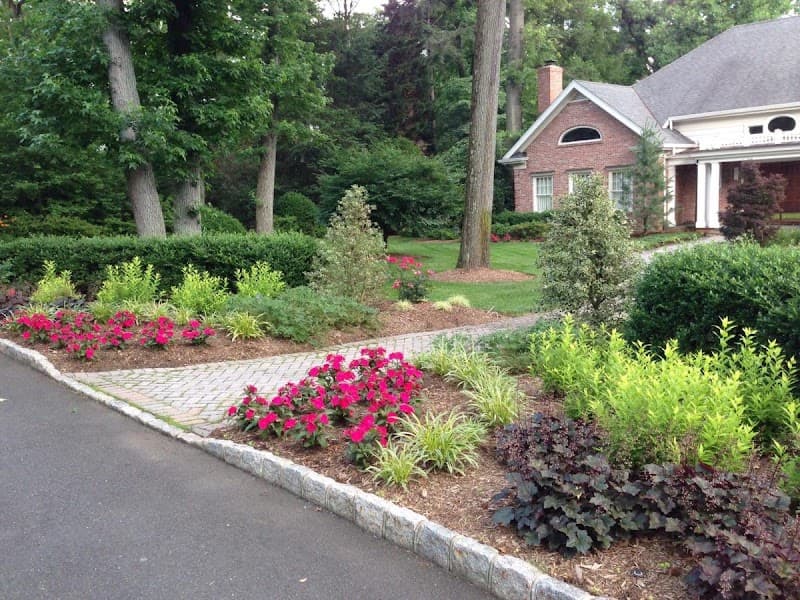 Northern Beaches Gardeners gardening work in Mona Vale
