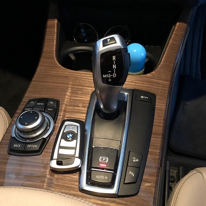 Northside Car Keys locksmith work in Herston