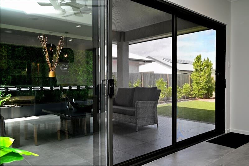 NQ Glass & Aluminium Fitouts glass & glazier work in Bohle