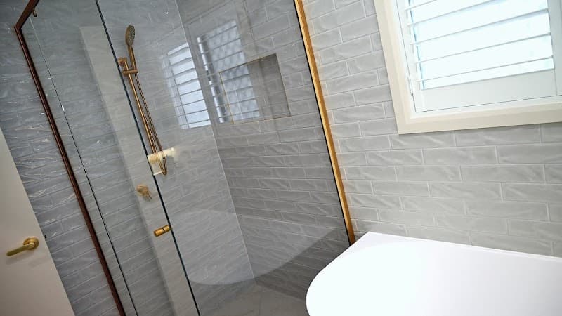 NQ Glass & Aluminium Fitouts glass & glazier work in Bohle