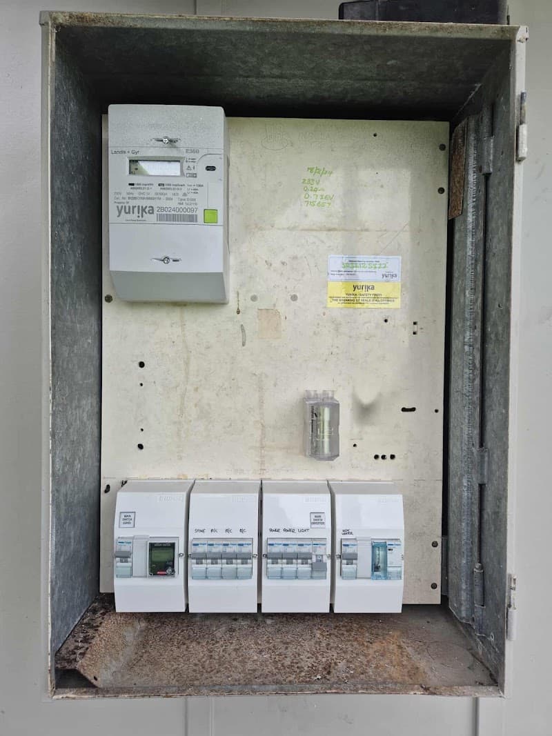 NQ Power Up Electrical air conditioning work in Ooralea