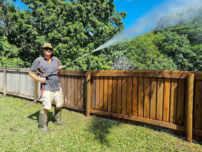 NQ PRESSURE CLEANING gutter cleaning work in Redlynch