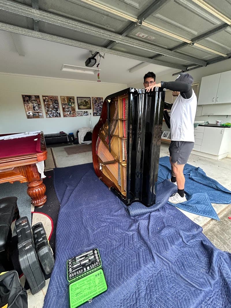 Oncall Movers removalist work in Labrador