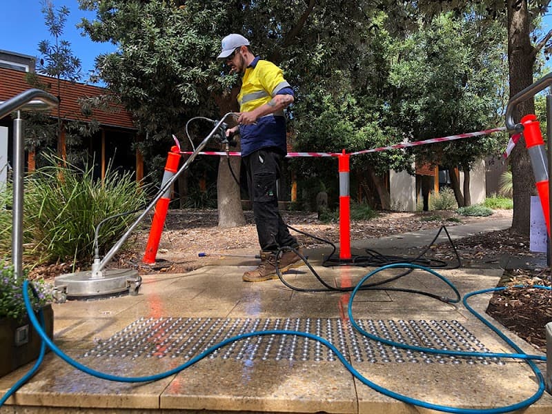OptiKlean pressure washing work in Leanyer
