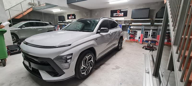 Optimus Tinting window tinting work in Hillcrest