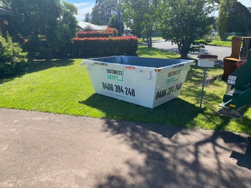 Outwest Skips rubbish removal work in St Clair