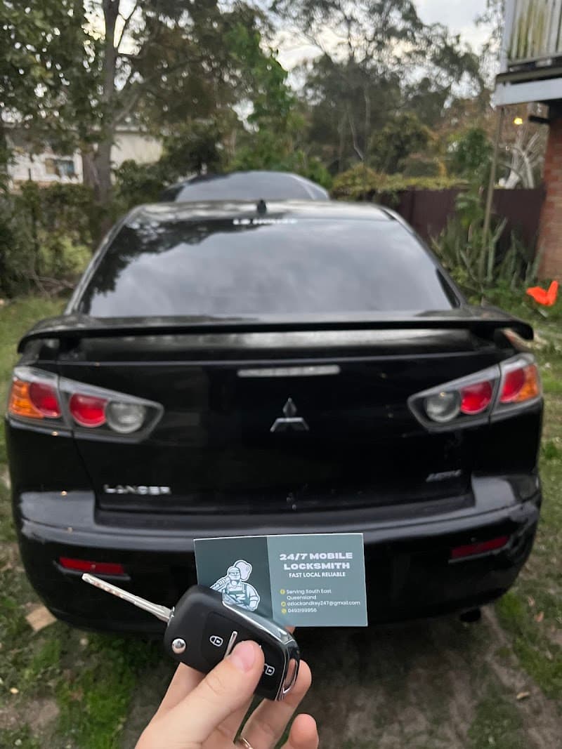 OZ Lock and Key locksmith work in Crestmead