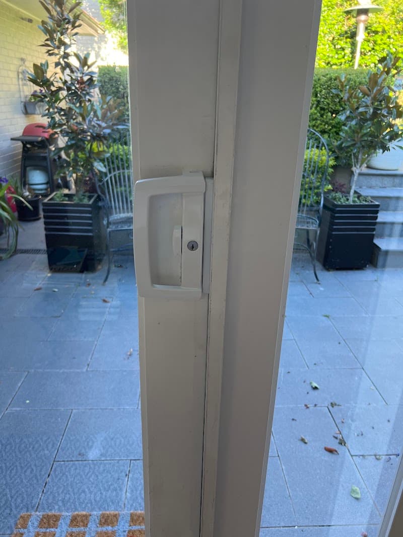 Oz Locks locksmith work in Miranda