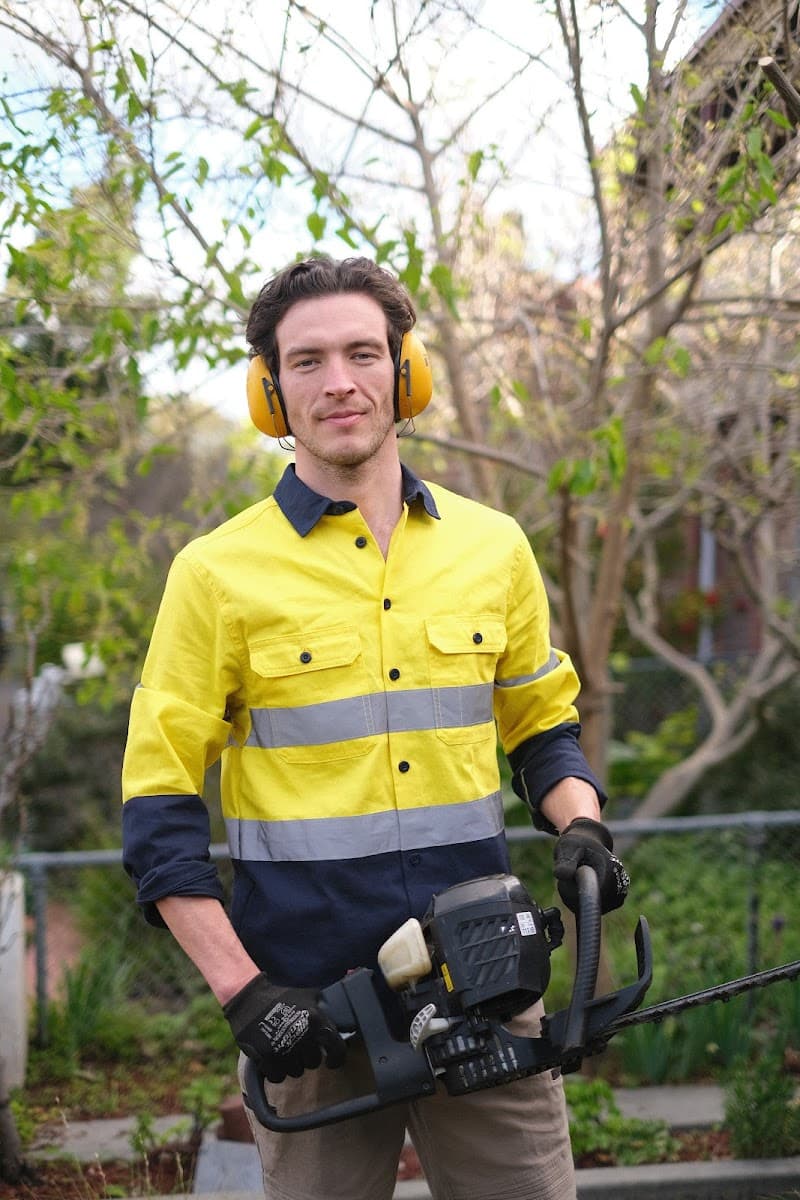 Ozzie Mowing & Gardening gardening work in Clifton Hill
