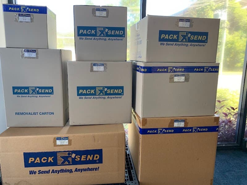 PACK & SEND Coffs Harbour removalist work in North Boambee Valley