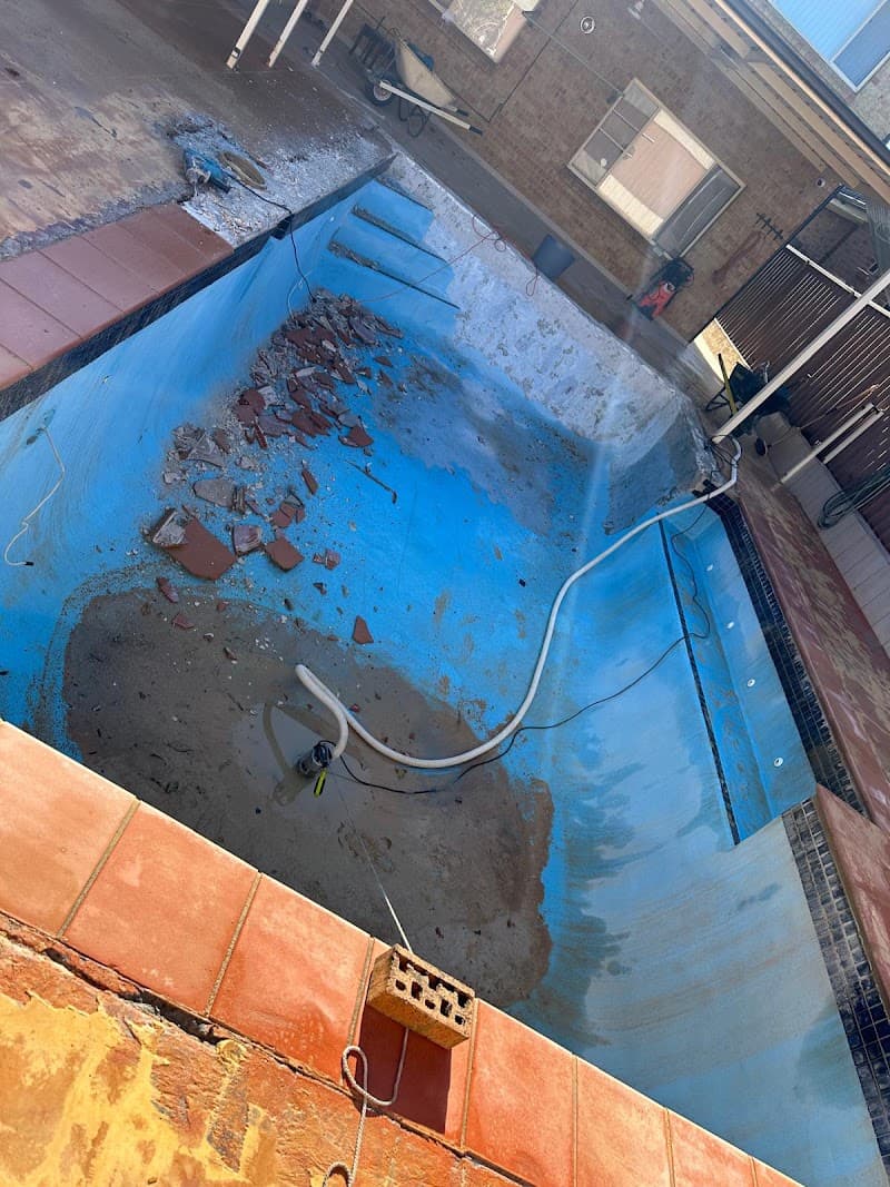 Pak Pools Pebbles and Tiling pool builder work in Harris Park
