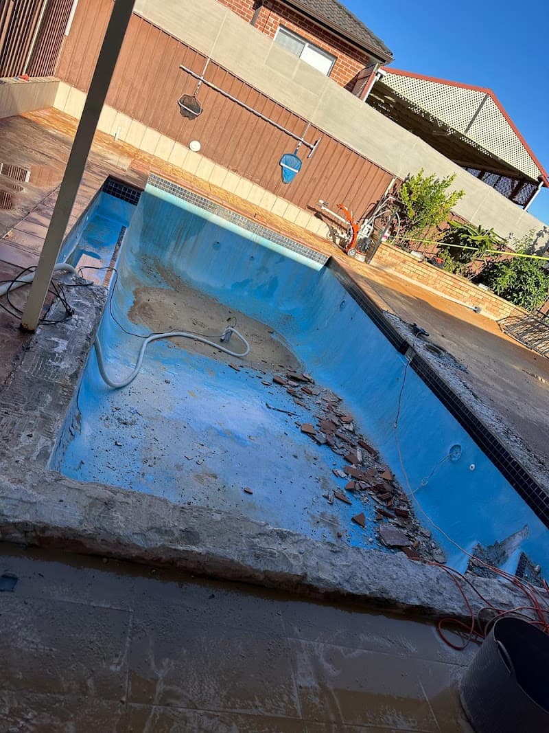 Pak Pools Pebbles and Tiling pool builder work in Harris Park