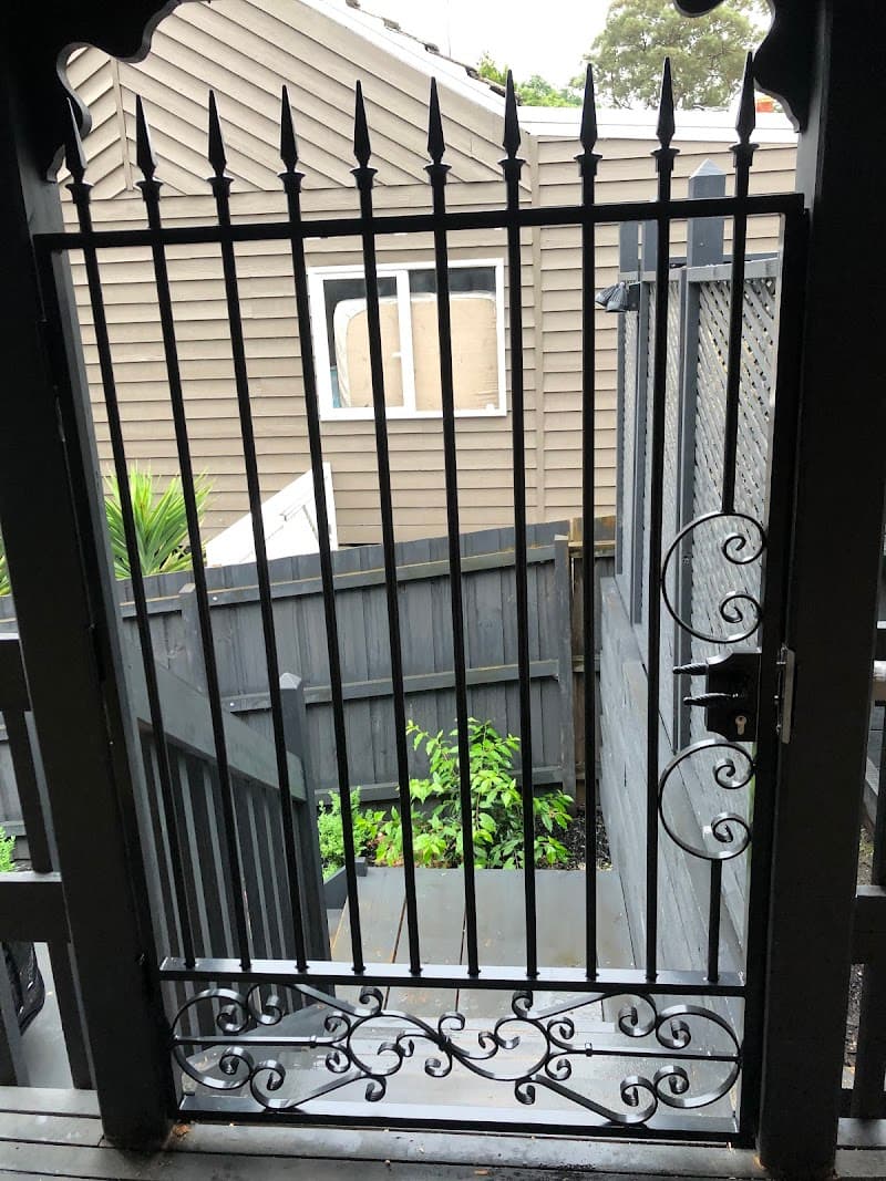 Patik Fencing fencing work in Melbourne