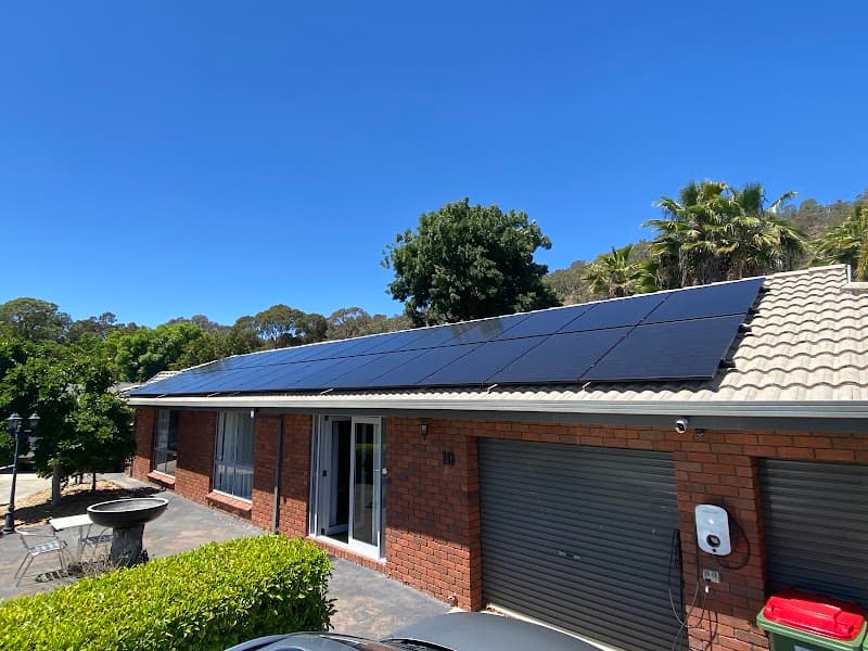 Peak Energy Group solar panel installation work in West Wodonga