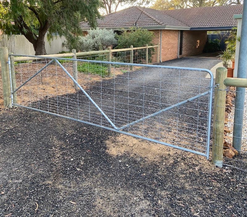 Peel Fencing fencing work in Falcon