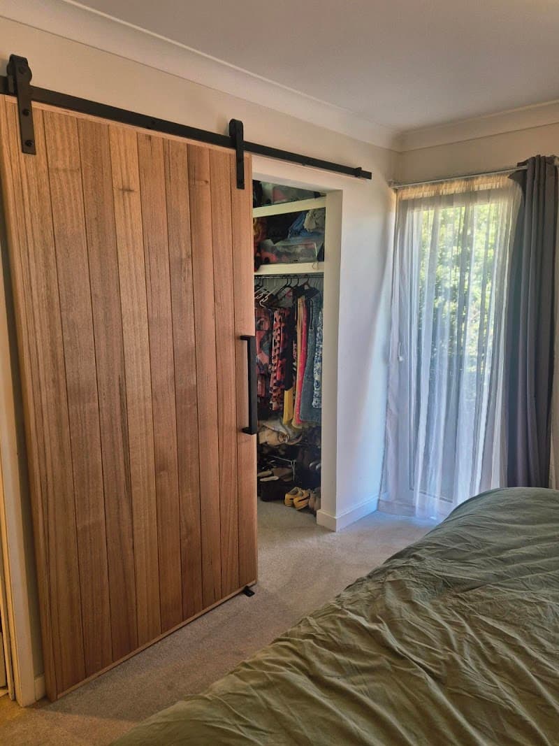 Peninsula barn doors garage doors work in Somerville