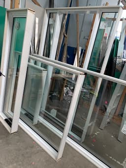 Peninsula Glass and Screens