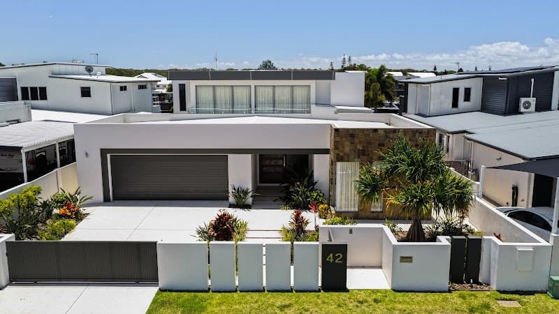 Pether’s Painting & Decorating painter work in Baringa