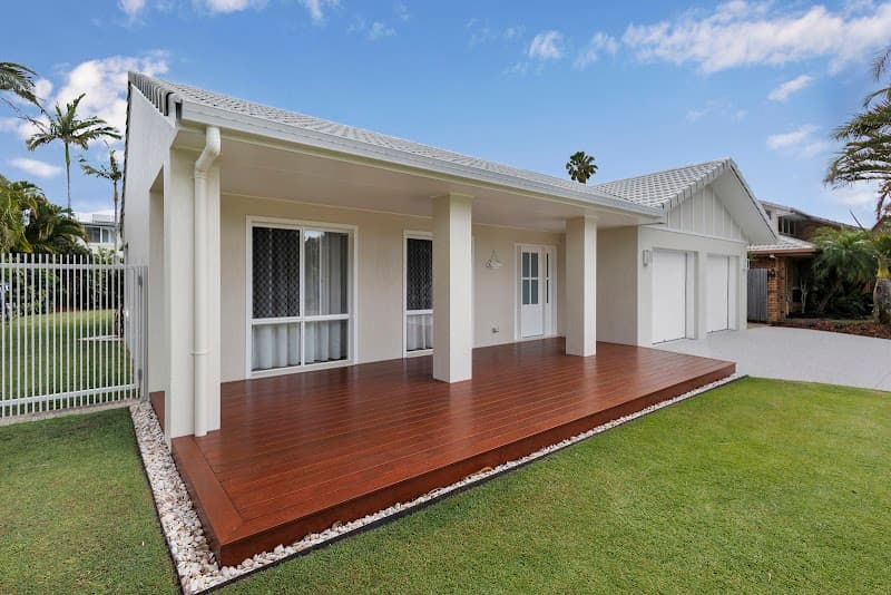 Pether’s Painting & Decorating painter work in Baringa