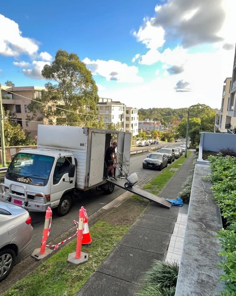 Pinkys Removals removalist work in Taren Point