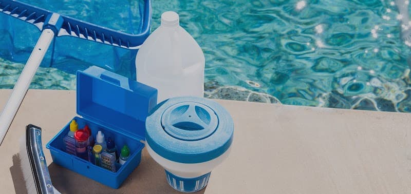Pool Force pool maintenance work in Helensvale