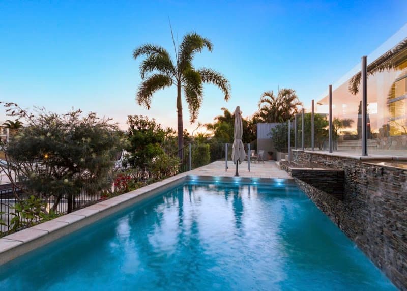 Pool Force pool maintenance work in Helensvale