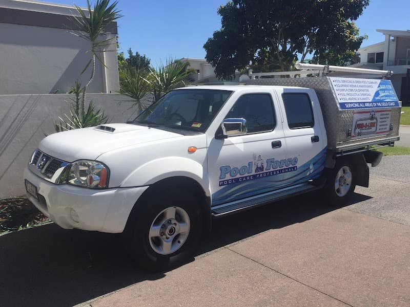 Pool Force pool maintenance work in Helensvale