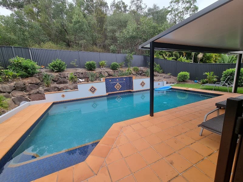Pool Force pool maintenance work in Helensvale