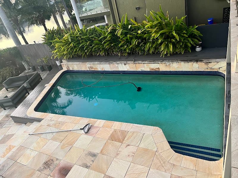 Pool Force pool maintenance work in Helensvale