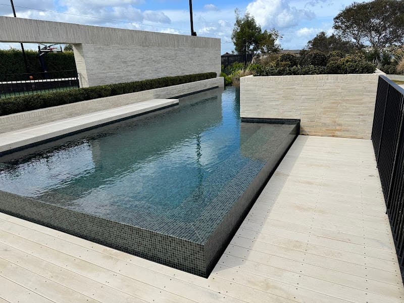 POOL RESCUE pool maintenance work in Williamstown North