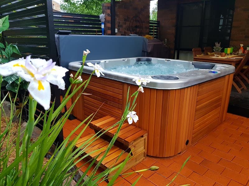 Poolside & Just Spas Albury pool maintenance work in Albury N
