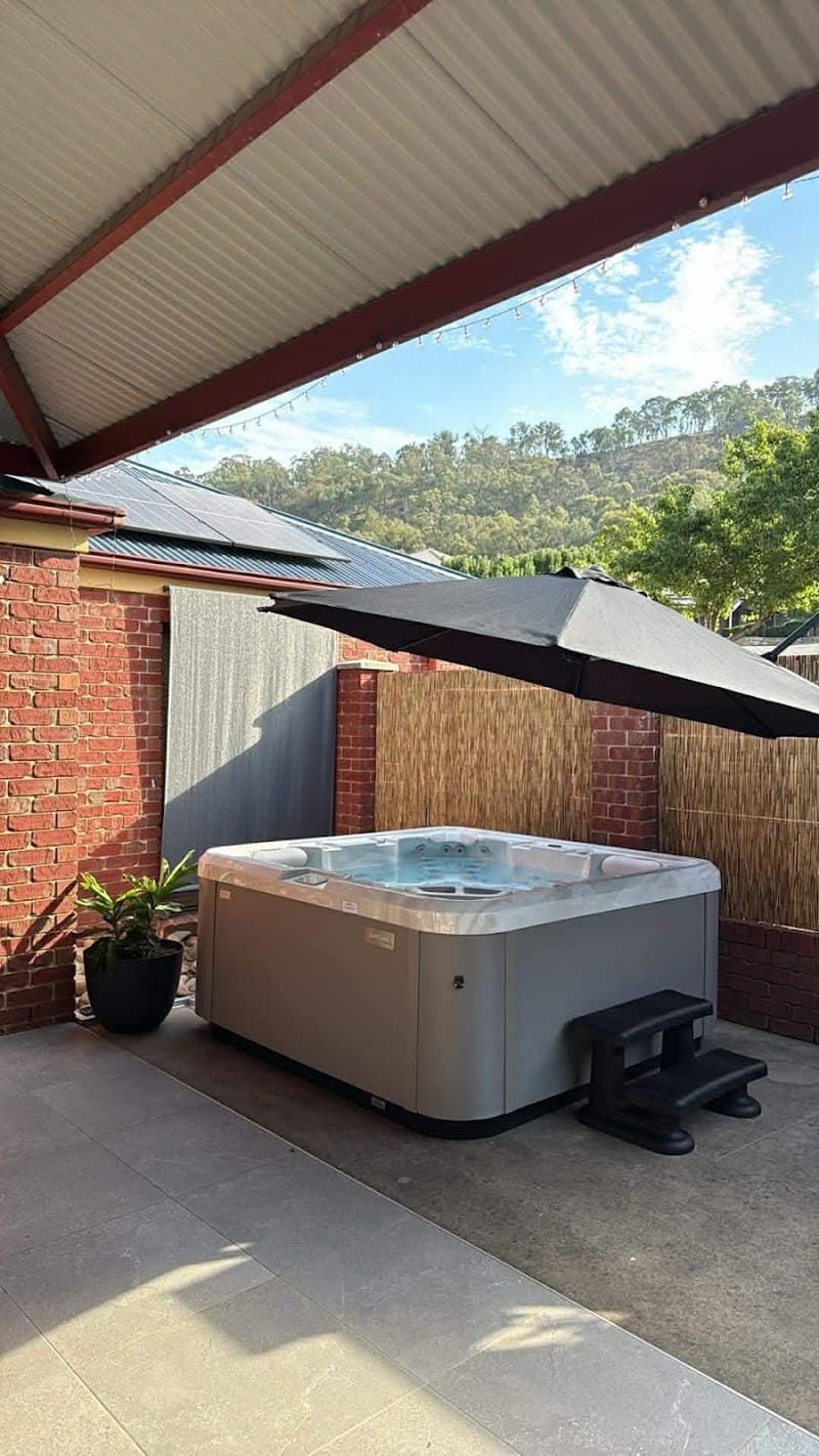 Poolside & Just Spas Wodonga pool maintenance work in Wodonga