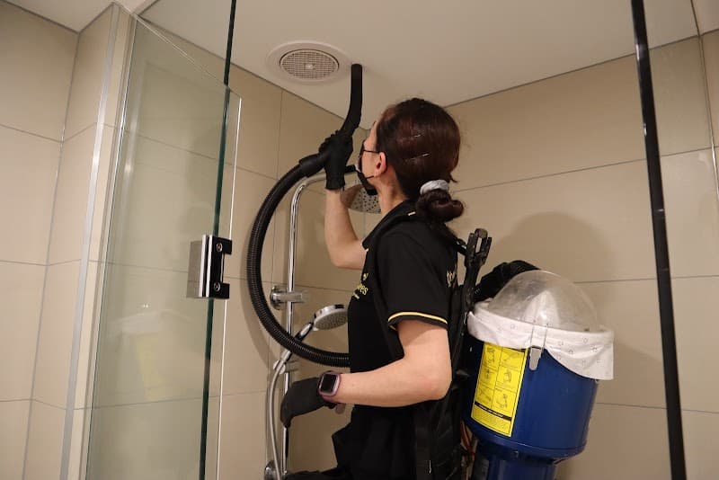 Qbees cleaning work in South Melbourne
